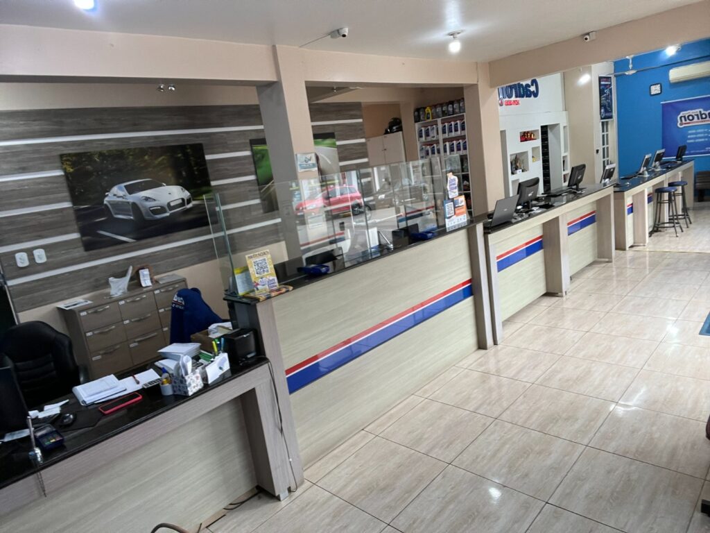 interior da Cadron Auto Peças em Santiago RS, loja de peças e acessórios automotivos