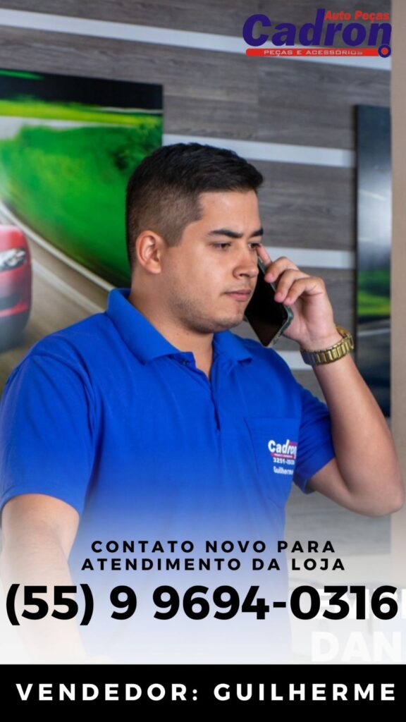 Atendente da Cadron Auto Peças em Santiago RS realizando atendimento telefônico para clientes da loja de peças automotivas